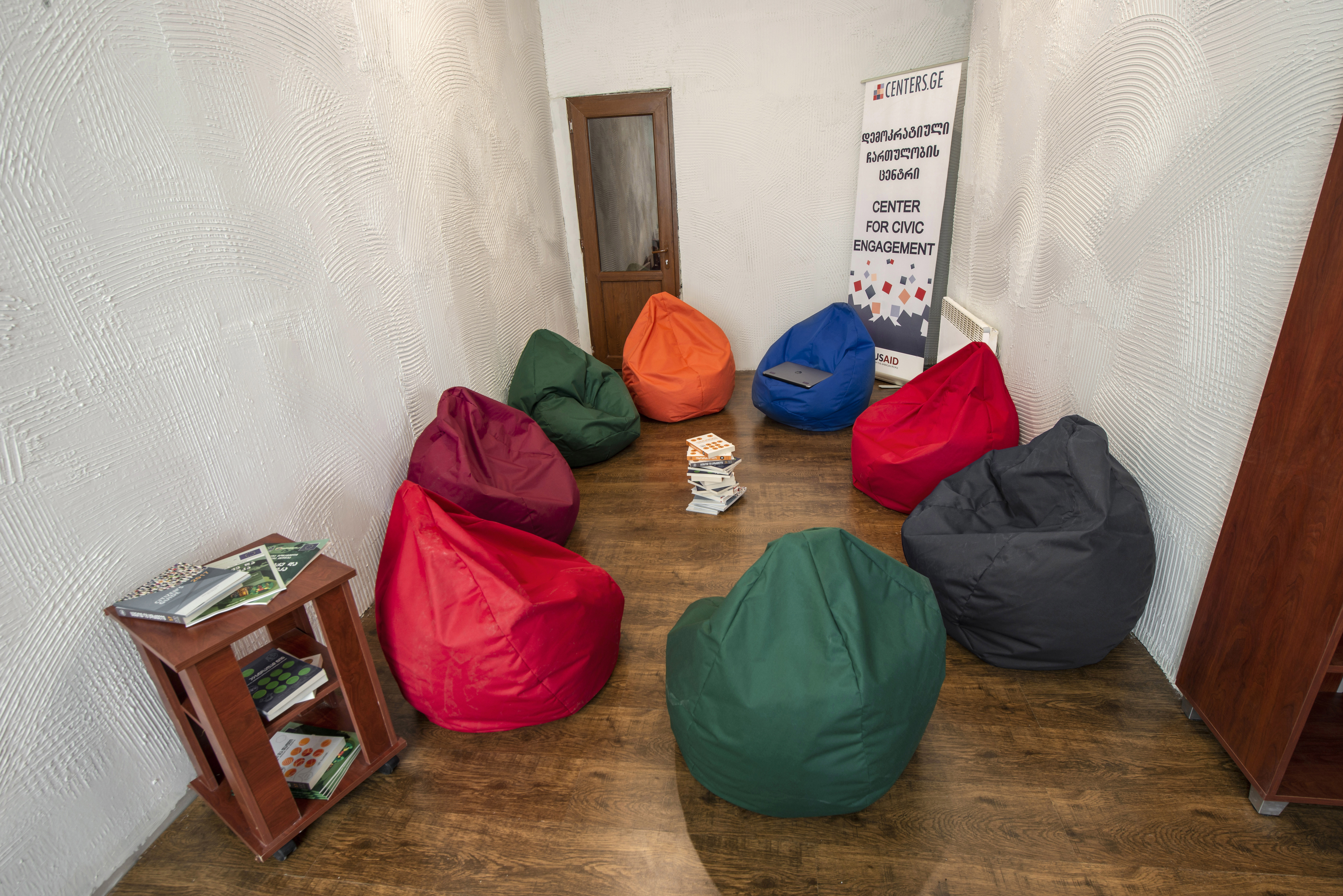 მცირე საკონფერენციო ოთახი