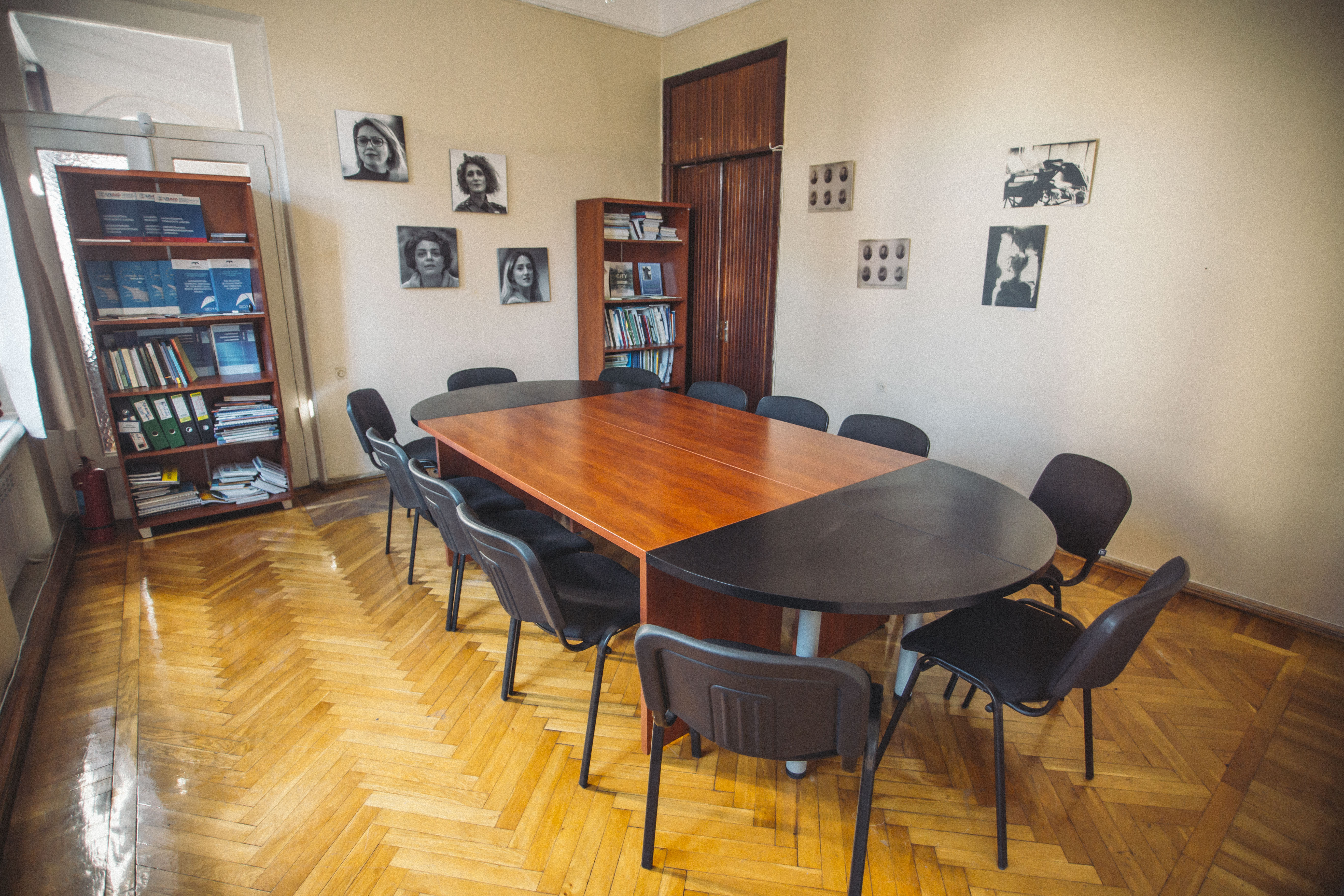 მცირე საკონფერენციო ოთახი